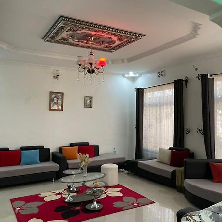 Evelina House Hostel Boma la Ngombe ภายนอก รูปภาพ