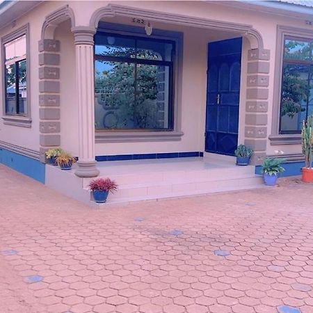 Evelina House Hostel Boma la Ngombe ภายนอก รูปภาพ
