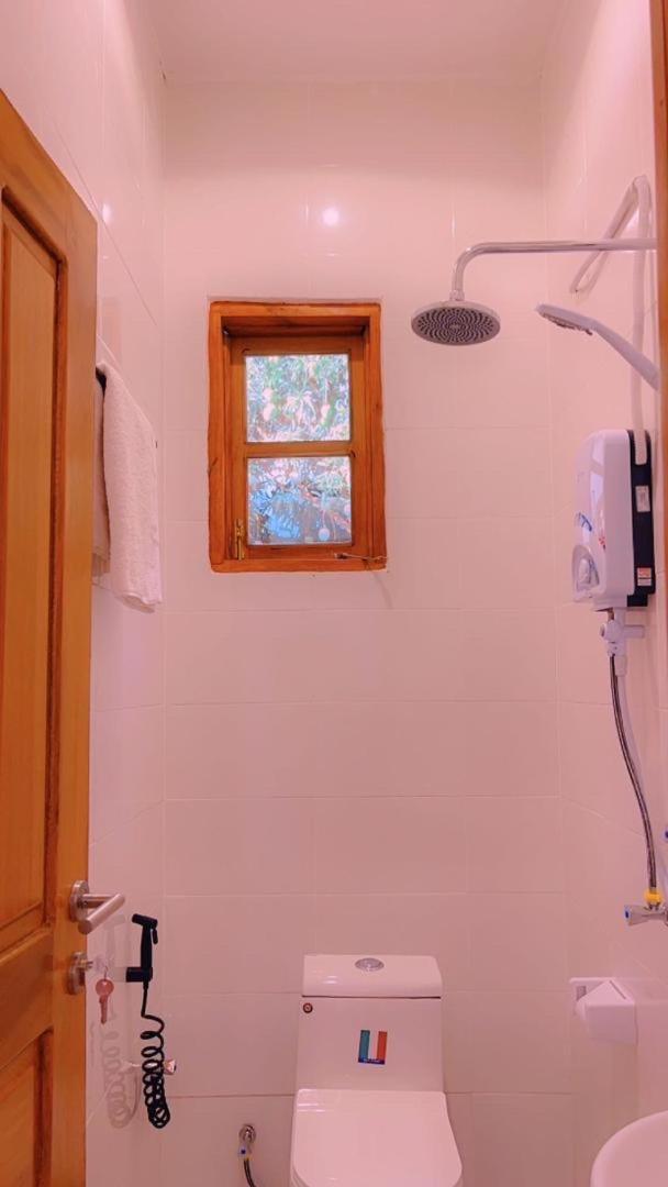 Evelina House Hostel Boma la Ngombe ภายนอก รูปภาพ