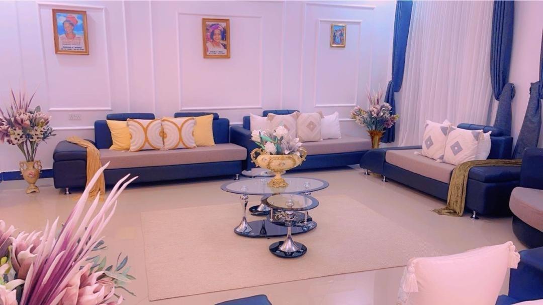 Evelina House Hostel Boma la Ngombe ภายนอก รูปภาพ