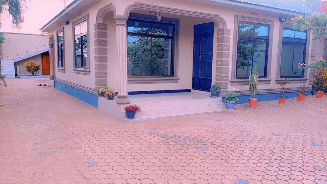 Evelina House Hostel Boma la Ngombe ภายนอก รูปภาพ